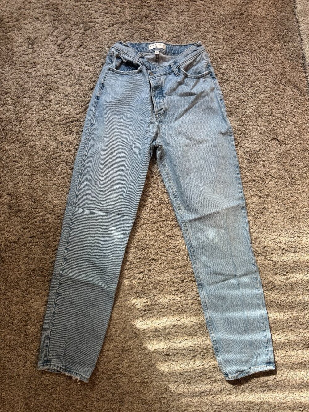 Abercrombie & Fitch The Dad High Rise (crossover front)